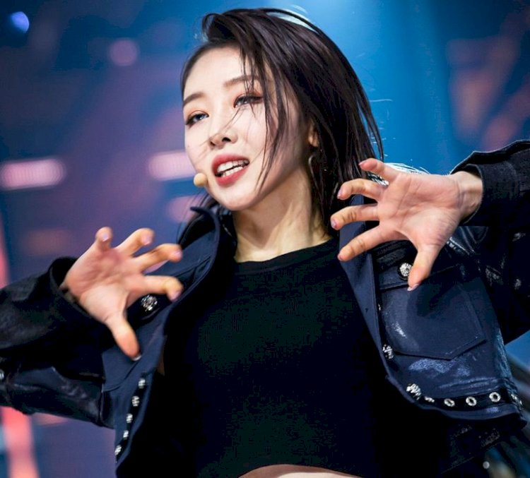 yves-loona-main-dancer-dance-on-stage